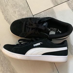 Black Suede Women’s Pumas